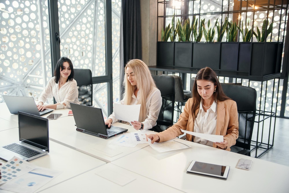 In-house executive assistants vs outsourced EA model