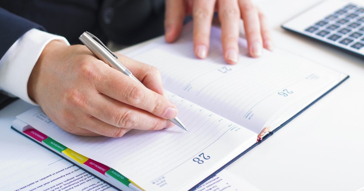 Executive planning out his Q4 in a diary