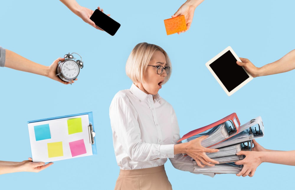 How to become executive virtual assistant career success showing professional supporting C-suite executives remotely