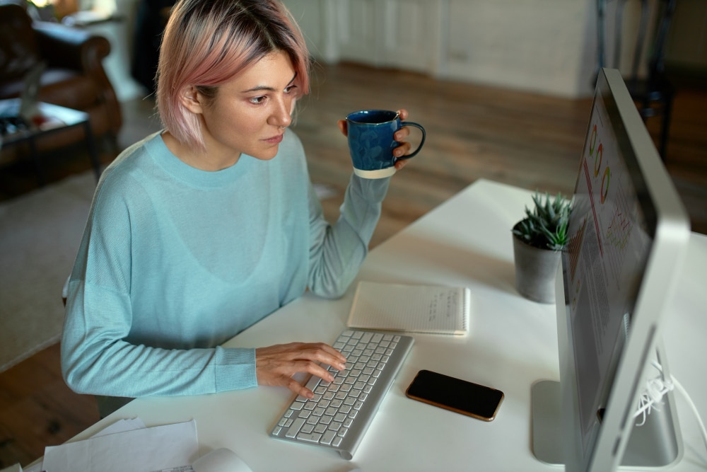 DonnaPro deep work culture showing executive assistant in protected focus time without notifications