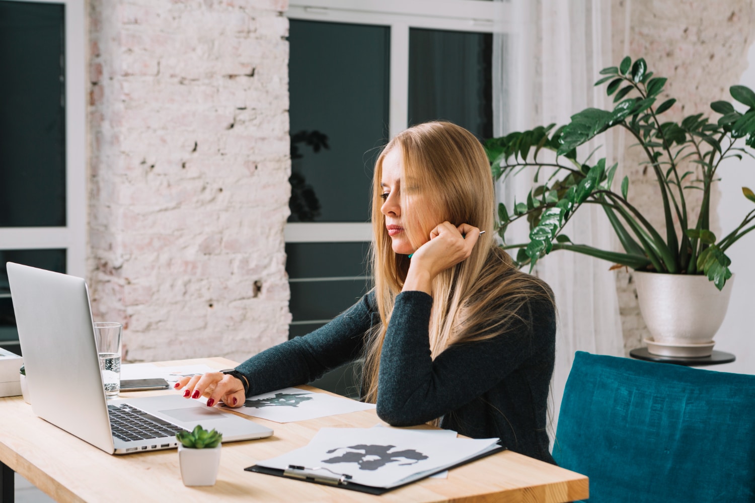 What is an Executive Virtual Assistant - remote professional providing strategic support to CEO